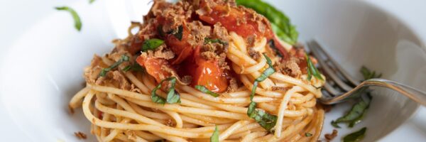 a plate of spaghetti with meat and tomato sauce